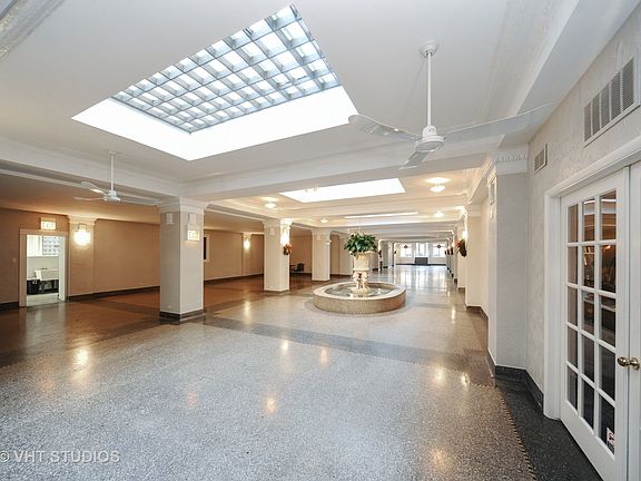 2nd image of 4240 N Clarendon Ave APT 415N