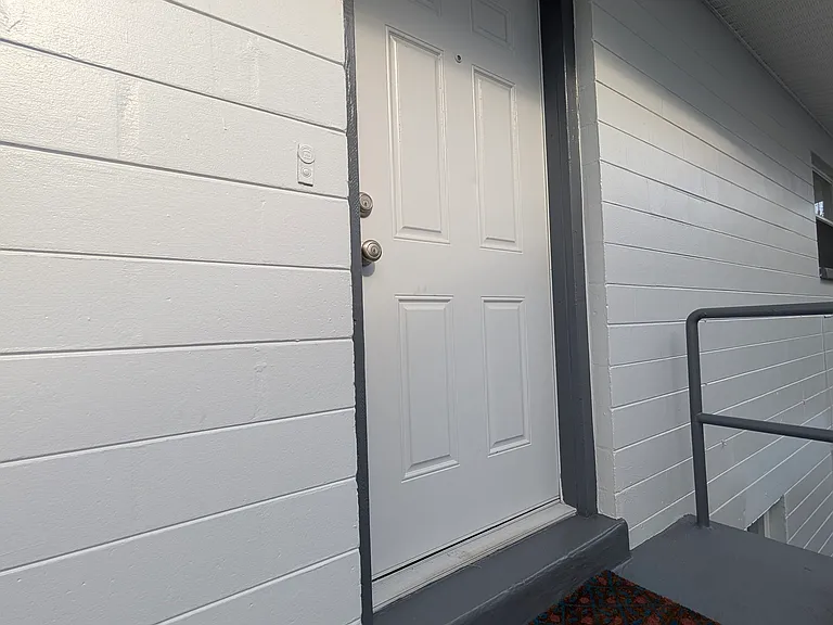 402 Auburn Dr — Photo 3