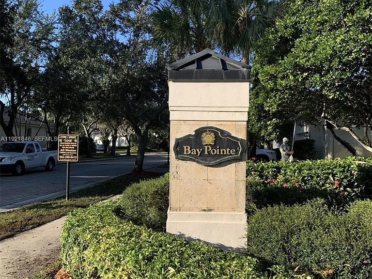 2518 Bay Pointe Ct — Photo 1