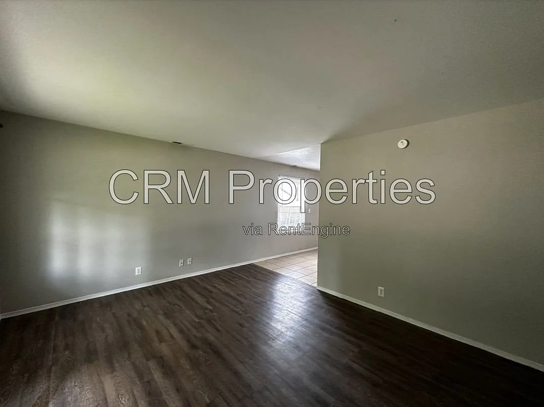 3 bed, 1.0 bath, 925 sqft, $1,350 — Photo 4