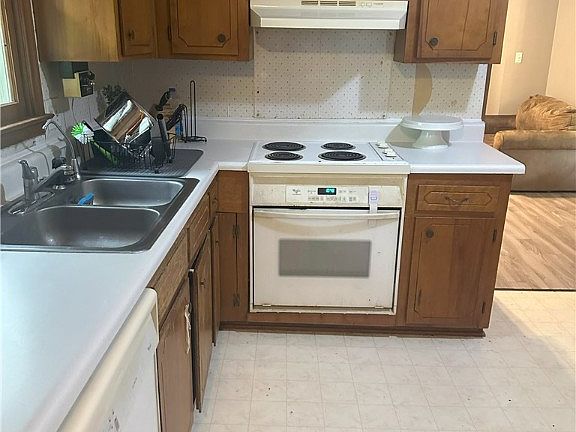 2nd image of 143 Lawton St