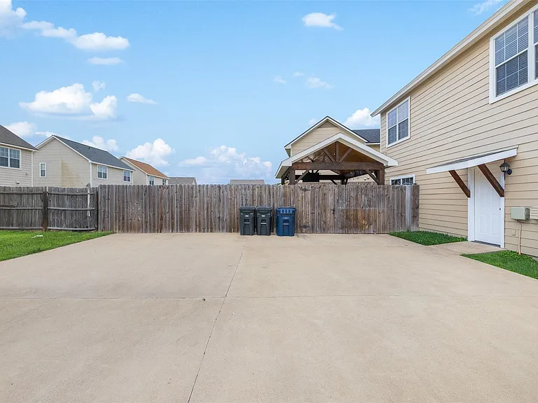 2610 Mandi Ct — Photo 4