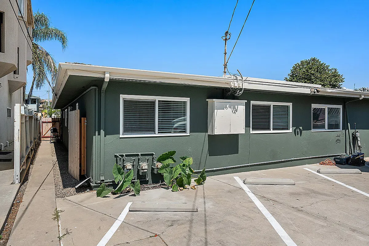 251 Date Ave — Photo 2