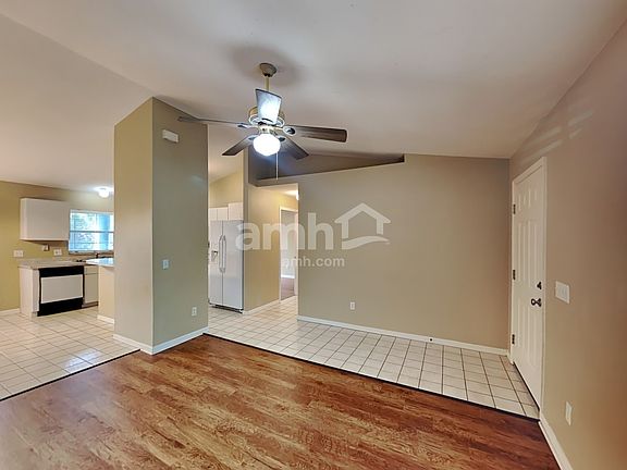 5th image of 919 Park Valley Cir