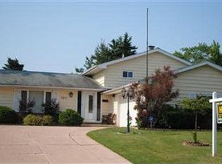5801 Sandy Hook Dr, Parma, OH 44134