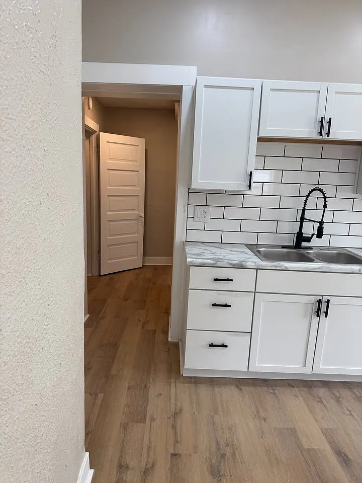 2 bed, 900 sqft, $1,200 — Photo 3