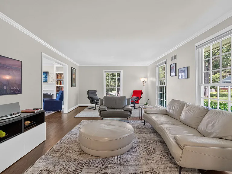 6720 Newbold Dr — Photo 10