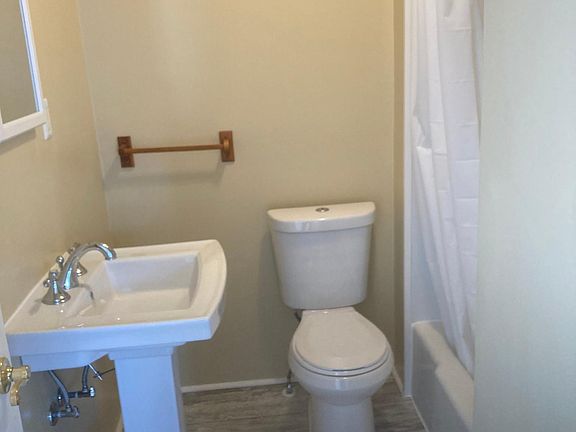 4th image of 6-1469 Hertel Ave #6