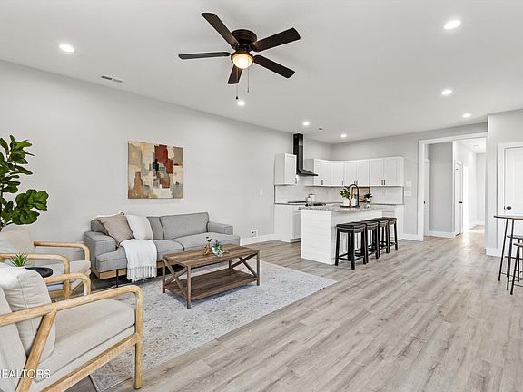 5th image of 3127 Linden Ave NE