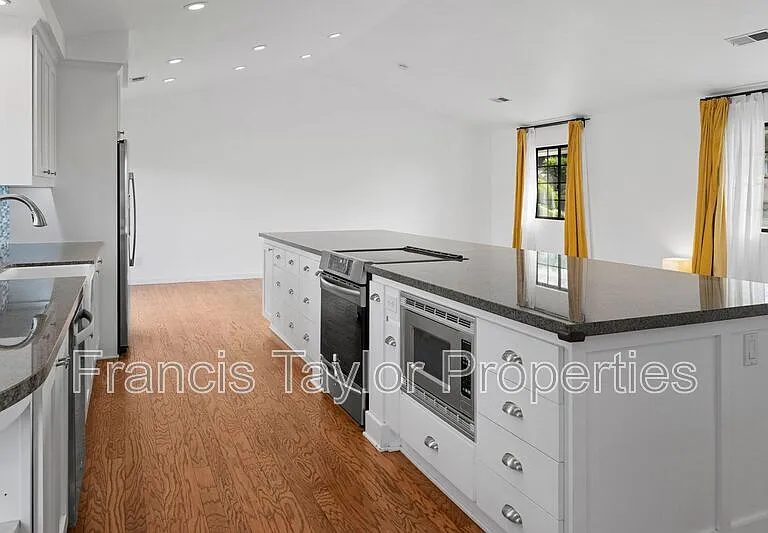 1080 Circle Dr — Photo 10