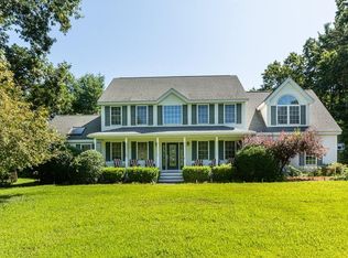 6 Highland St, Tyngsboro, MA 01879