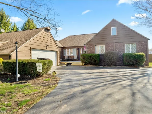 878 Warner Rd, Brookfield, OH 44473