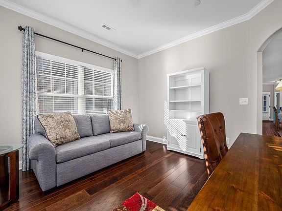4th image of 414 Lively Way