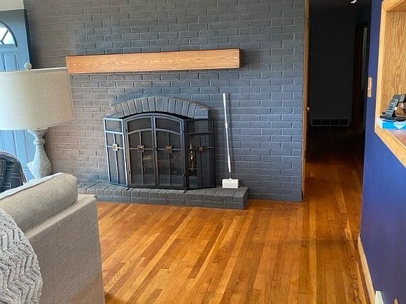 3rd image of 2516 Valley View Dr