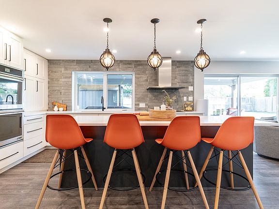 5th image of 5365 Maple Cres