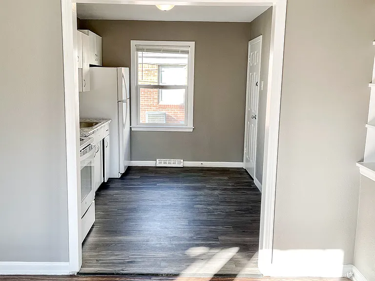Meadowlark Apartments — Photo 12