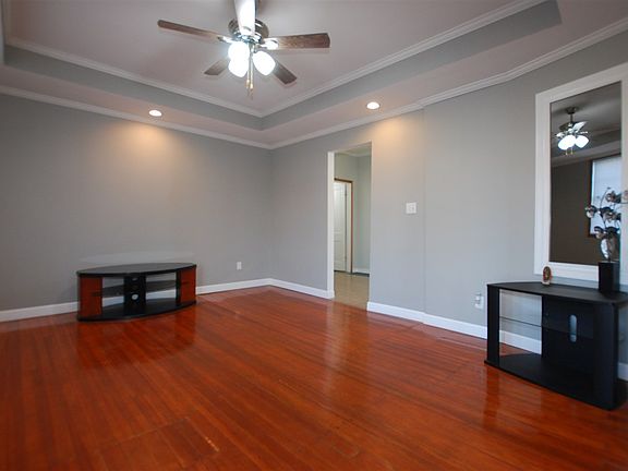4th image of 202 E Main St