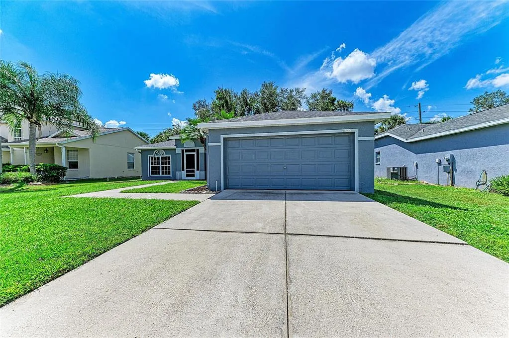 4 bed, 2.0 bath, 1601 sqft, $2,350 — Photo 3