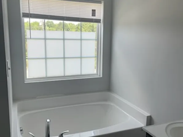3201 Holland Dr, Petersburg, VA 23805