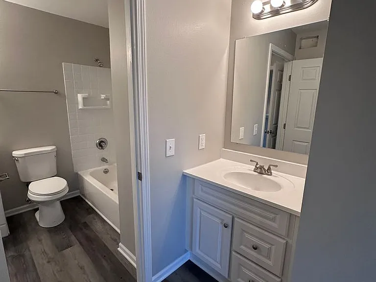 817-831 Jana Ln — Photo 10