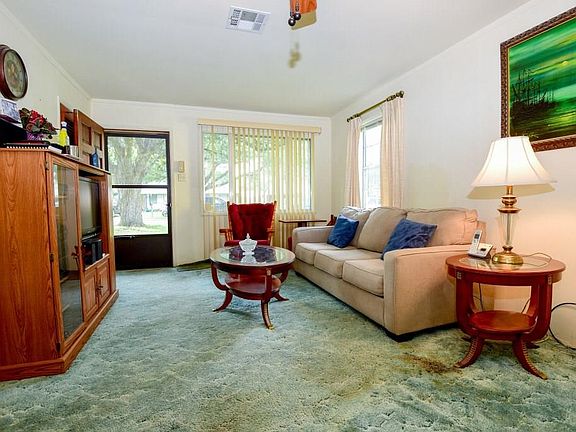 4th image of 1309 Meadow Ln