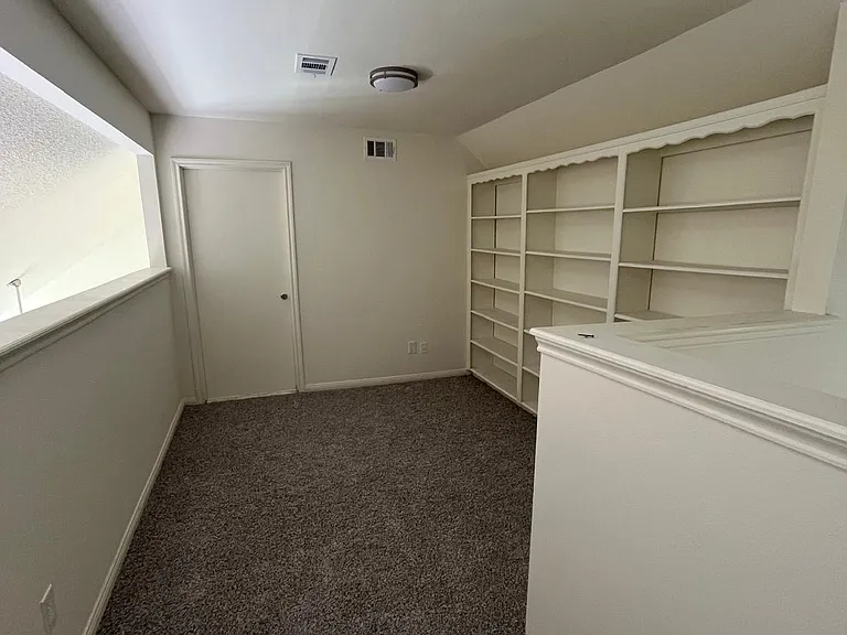 7834 Oakington Dr — Photo 15