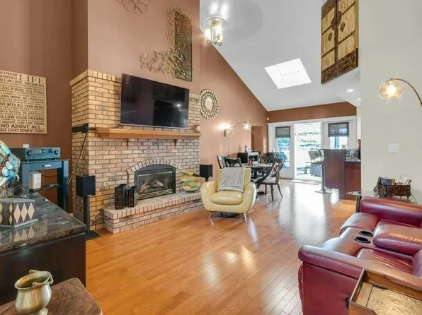 63 NE Edenstone Way NW, Calgary, AB T3A 3Z1