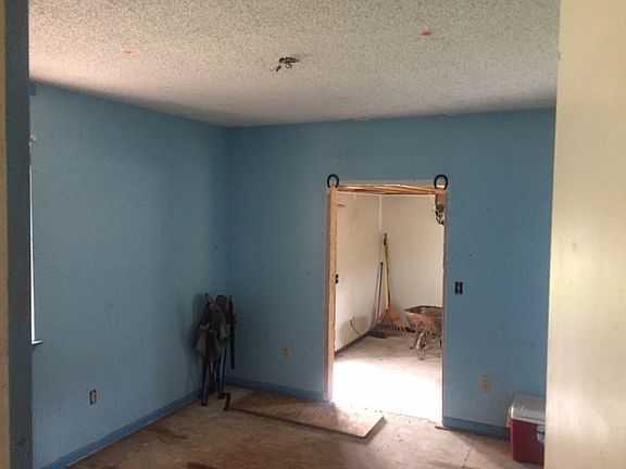 5th image of 906 Churchill Dr