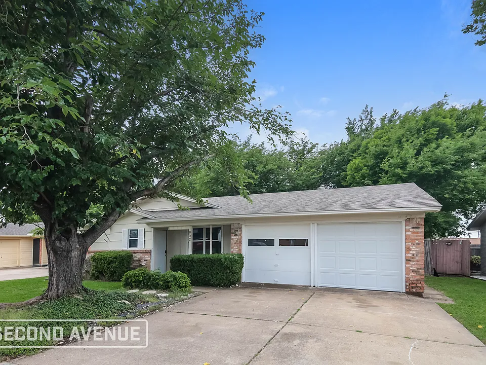802 Memorial Dr