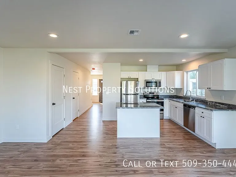 1070 S Grand Dr #B — Photo 43