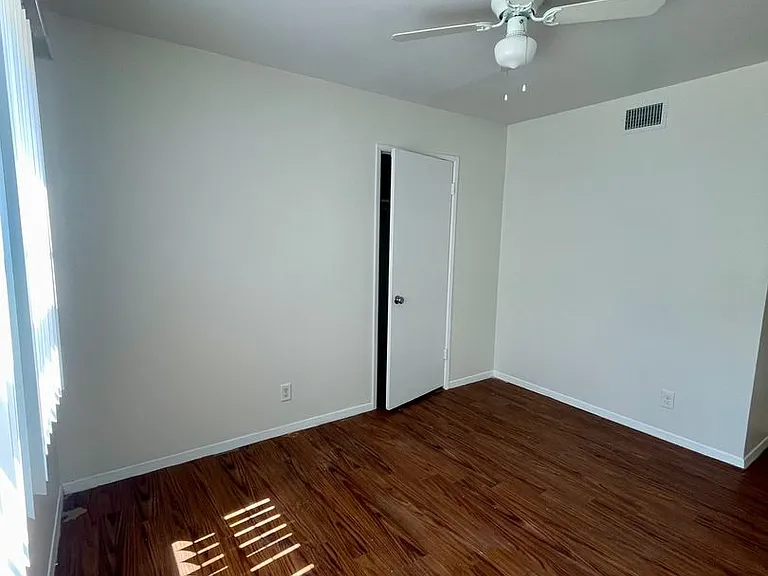 123 Hastings Ave — Photo 16