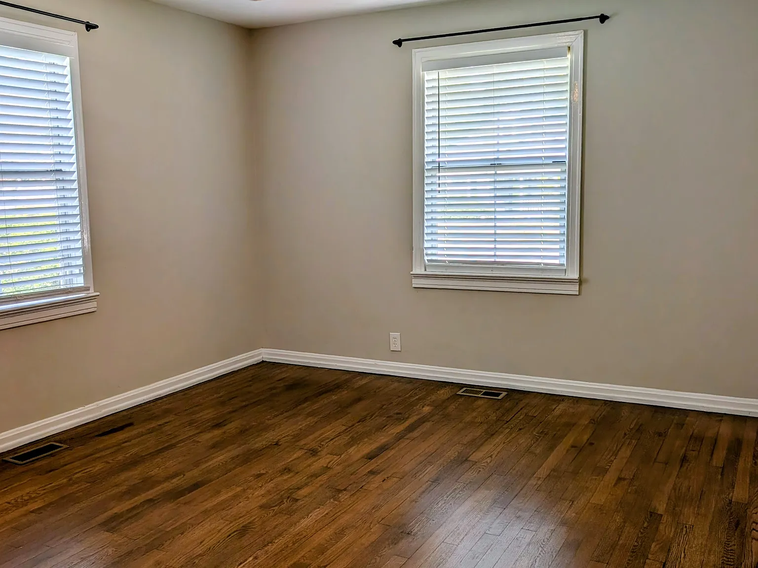 3 bed, 1120 sqft, $1,750 — Photo 3