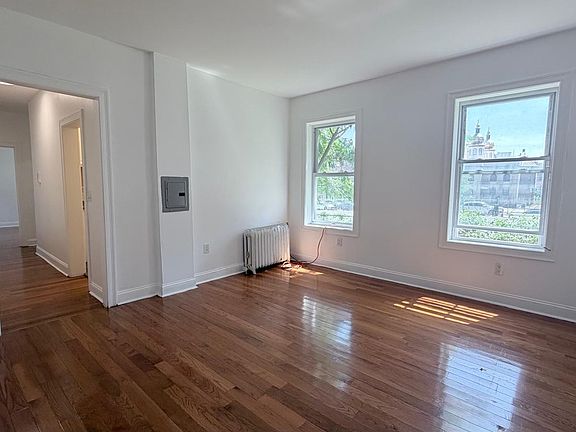 3rd image of 11-13 Gifford Ave #13E