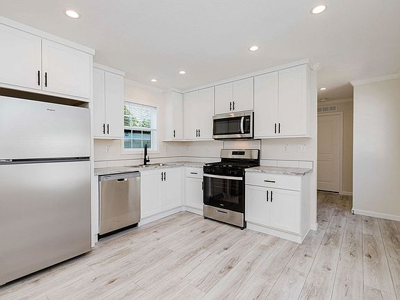 5th image of 1346 Newport Ave #B5
