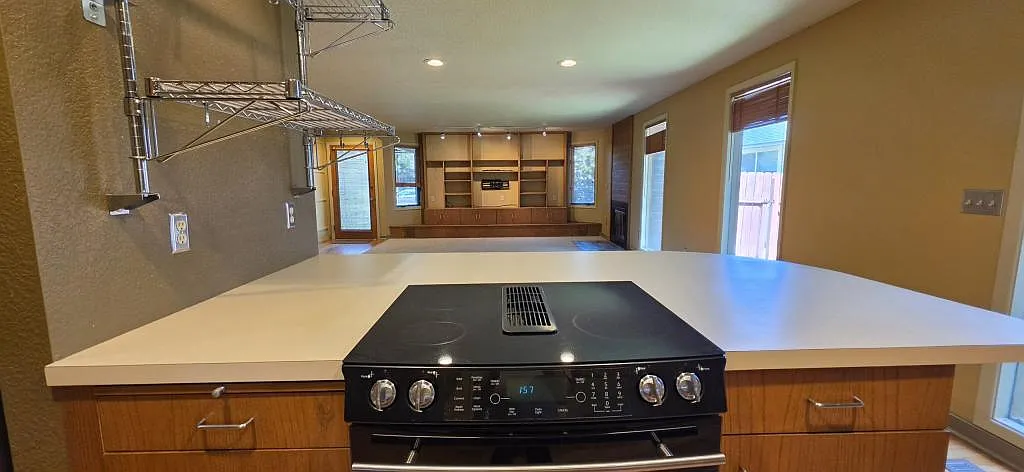 889 E Pennsylvania Dr — Photo 3