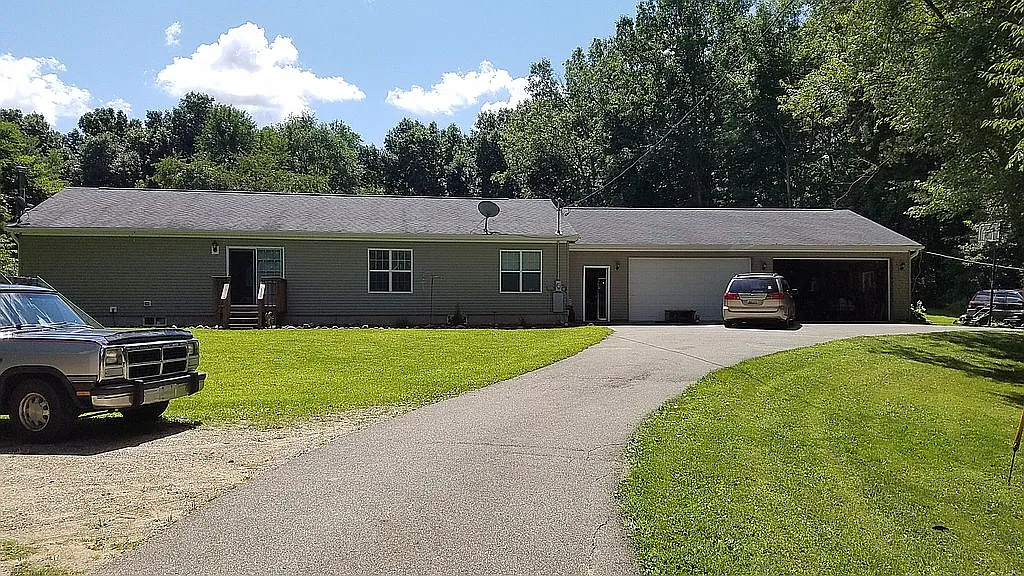1116 E State Rd photo 1