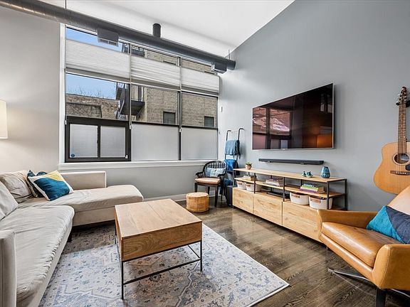 4th image of 1137 N Wood St APT 1H