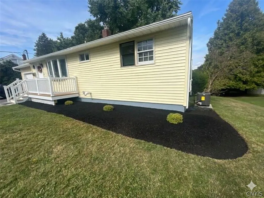 4 bed, 2.0 bath, 2085 sqft, $3,500 — Photo 2
