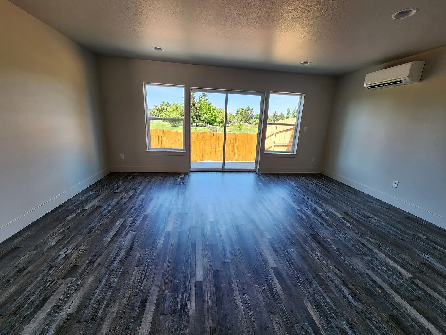 3 Bedroom 2.5 Bath in Winlock — Photo 3