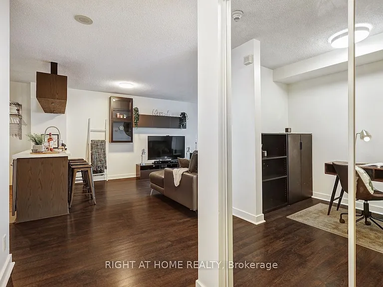 81 Navy Wharf Ct #2316 — Photo 11