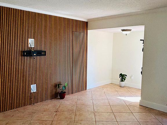 4th image of 515 NW 202nd Ter