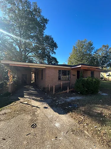 1213 Gentry St Photo 1