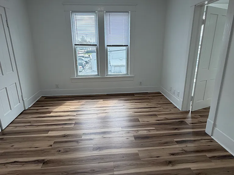 119-123 W Washington St — Photo 4