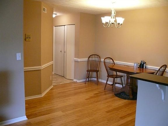 3rd image of 5987-2 Meadowcreek Dr #5987