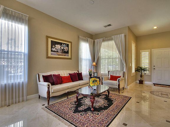 4th image of 5767 Capilano Dr