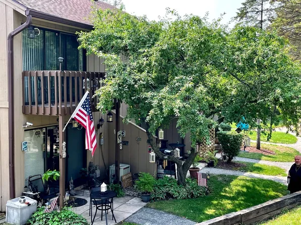 31 Montego Colony APT 7, Fox Lake, IL 60020