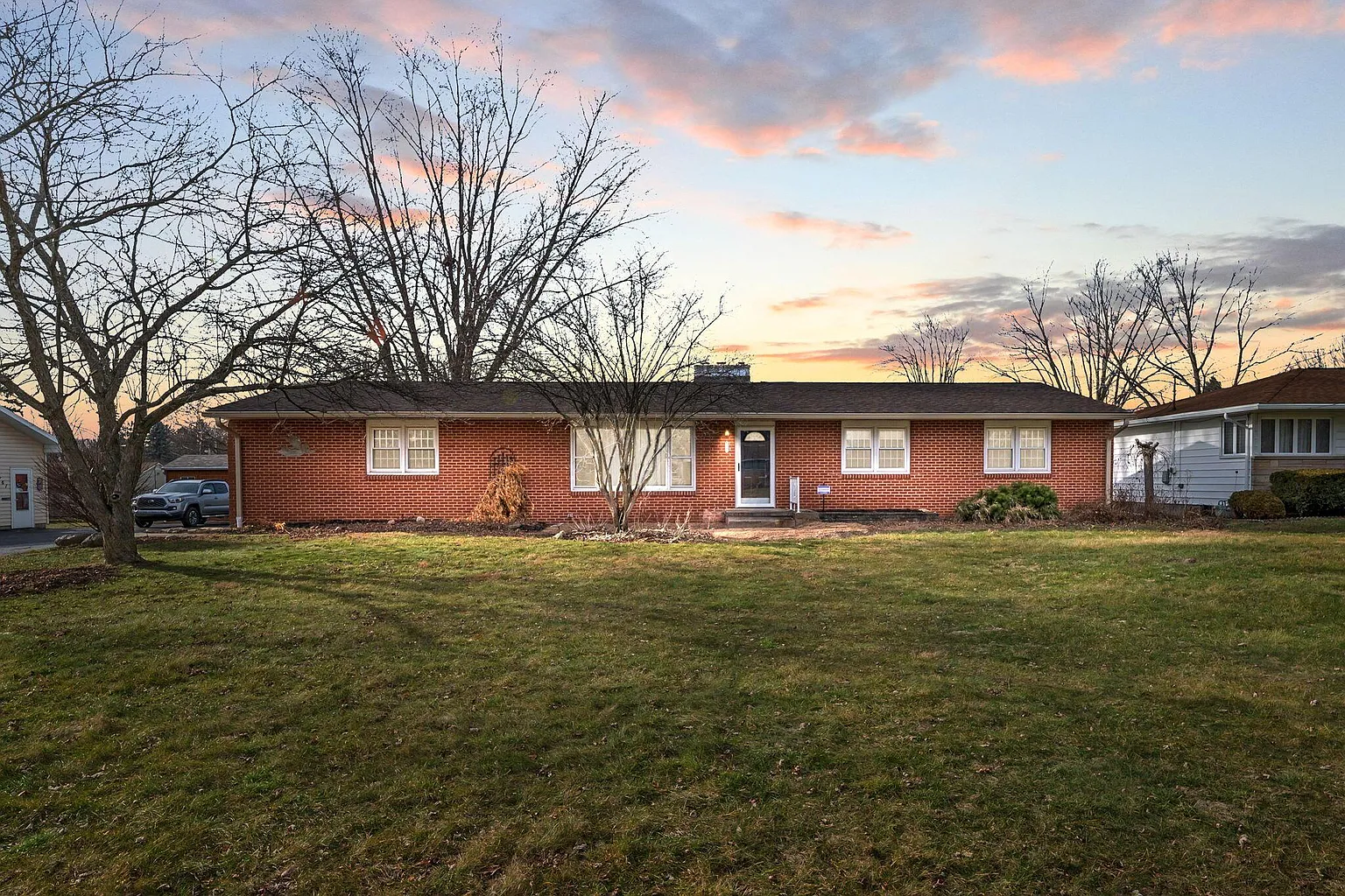 747 Harvey Dr photo 1