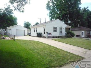 912 S Holt Ave, Sioux Falls, SD 57103