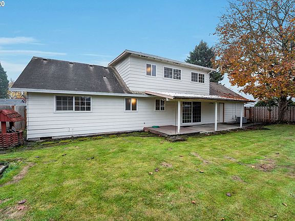 3rd image of 3035 NE Meadow Ln