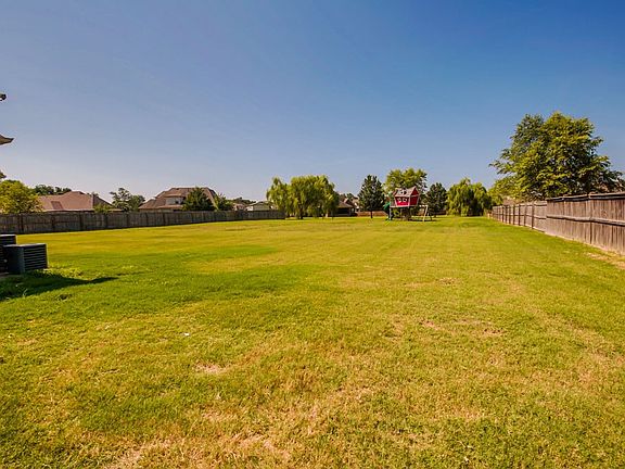 4th image of 683 Riverwest Cir